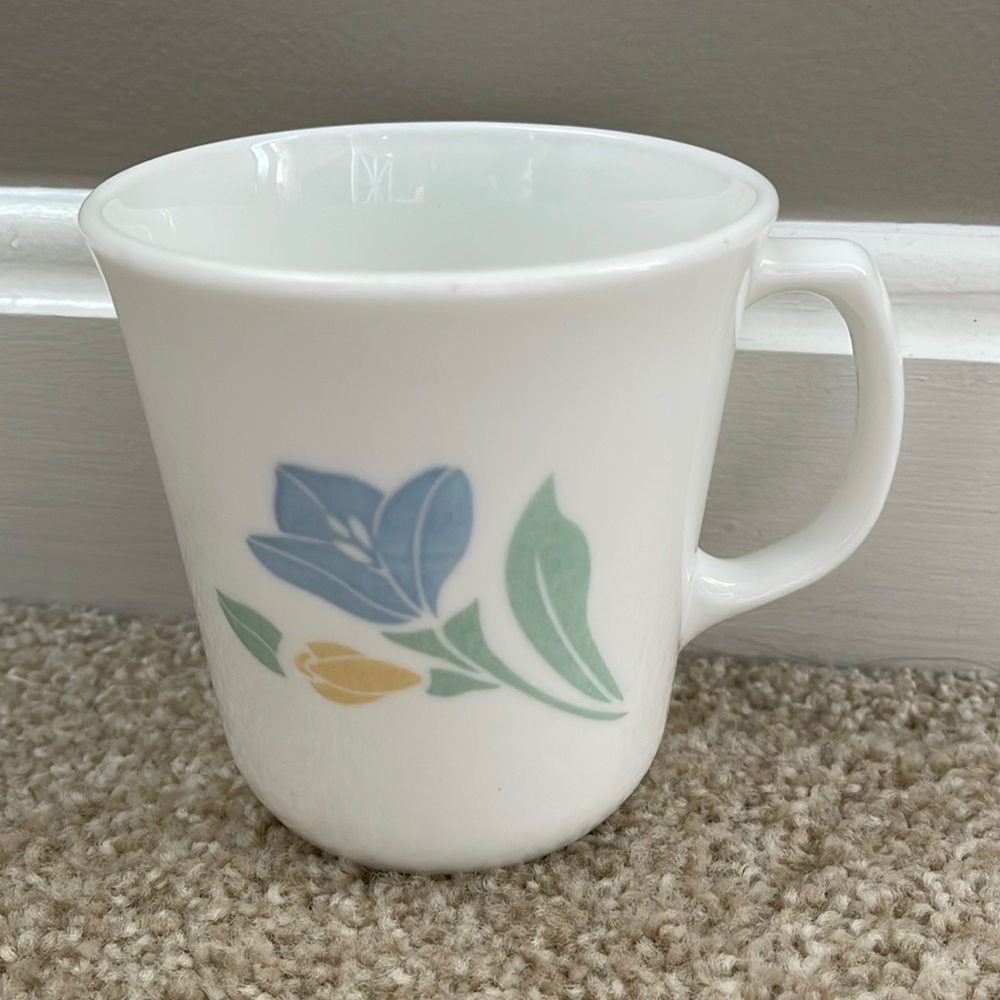 EUC Vintage CORNING Friendship Tulip Graphic Coffee Tea Mug White Blue Yellow